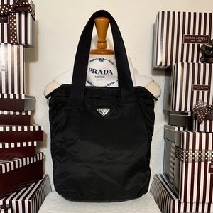 AUTHENTIC🌸🌟🌟PRADA NERO TOTE/SHOULDER BAG!